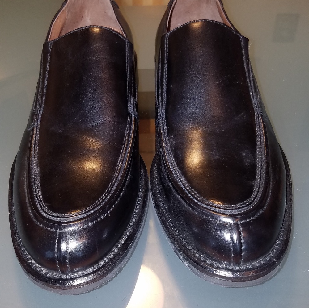 Men shoes   size 7 1/2 medium  brand  new
